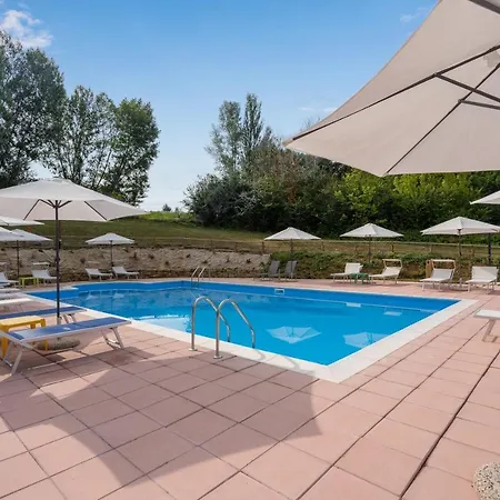 Pulciano Resort *